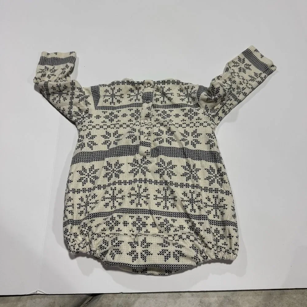 Kate Quinn Gray & White Snowflake Printed Long Sleeve Onesie Bodysuit